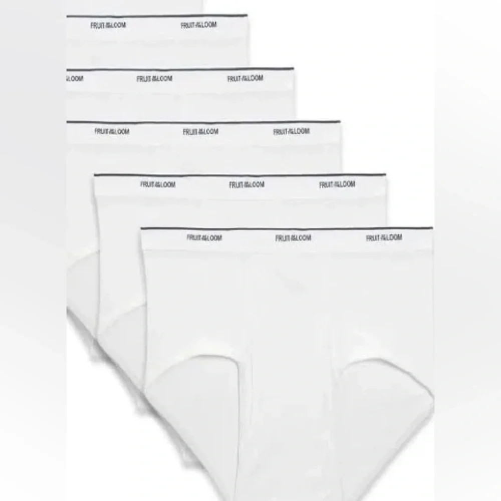 Fruit of the Loom 4-pack tag-free briefs in size 2XL (44-46